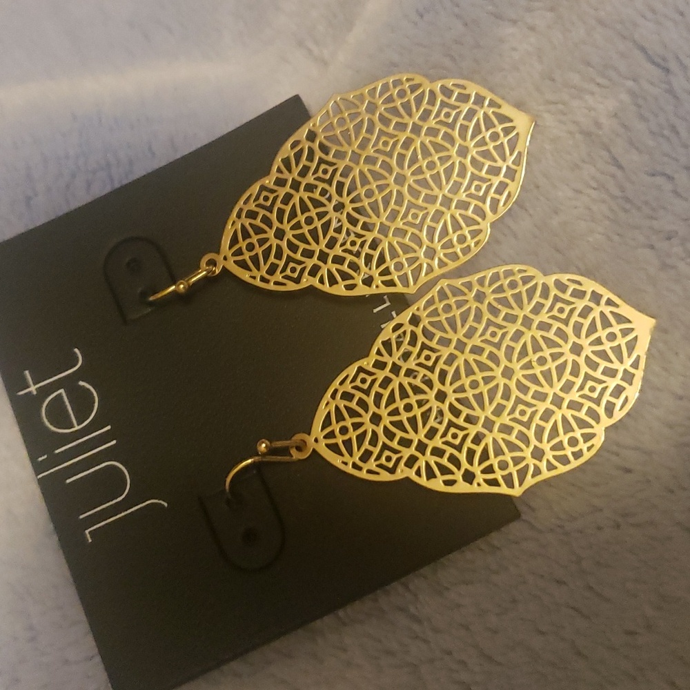 B2G1 juliet Filagree Cut Out Dangle Earrings